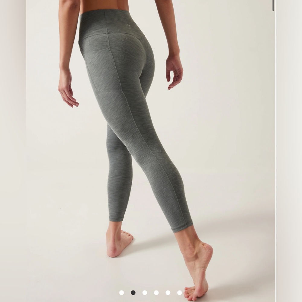 Athleta Salutation Stash 7/8 Tights in Heather Grey